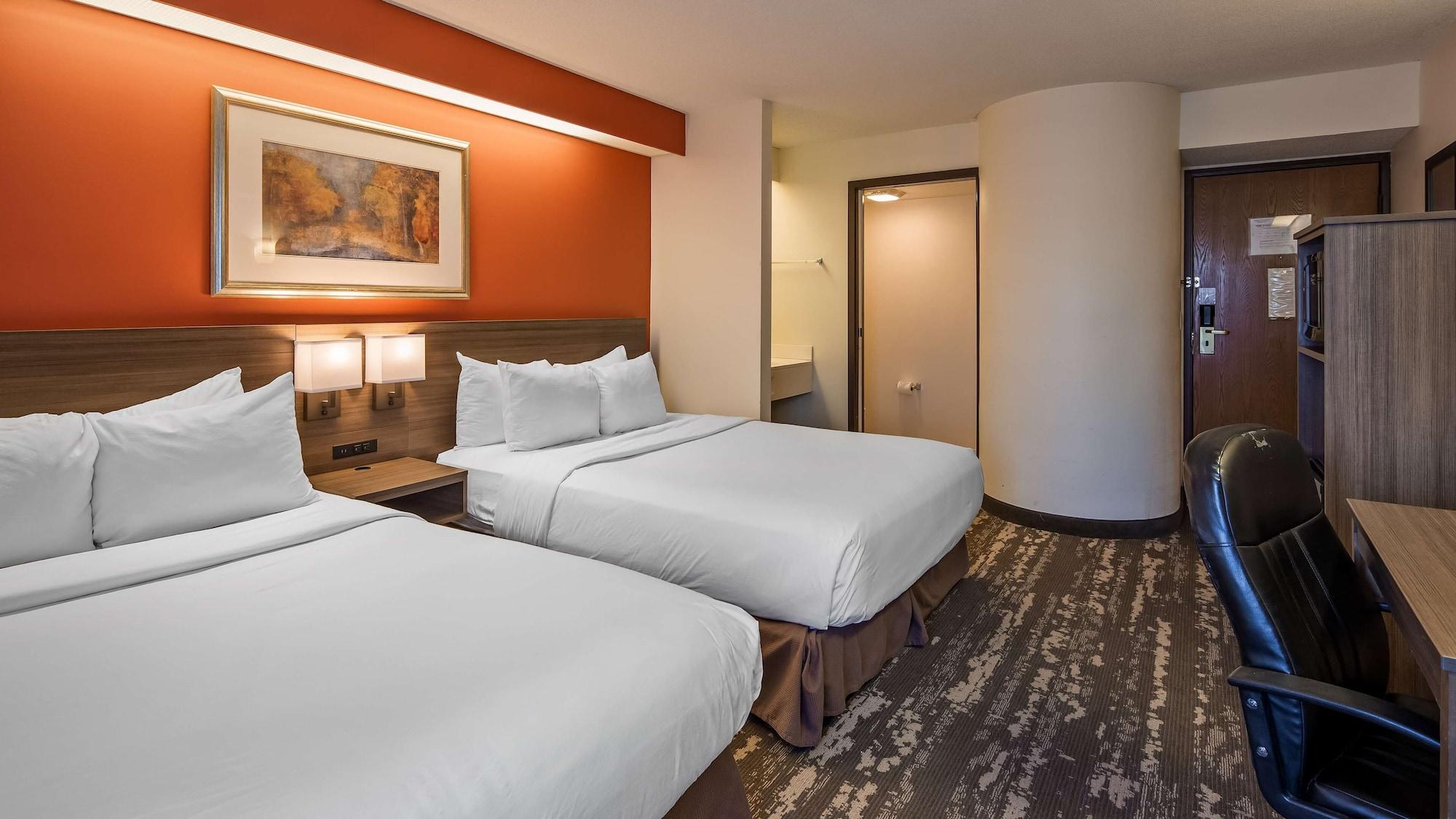 Charlevoix Inn & Suites Surestay Collection By Best Western Exterior foto