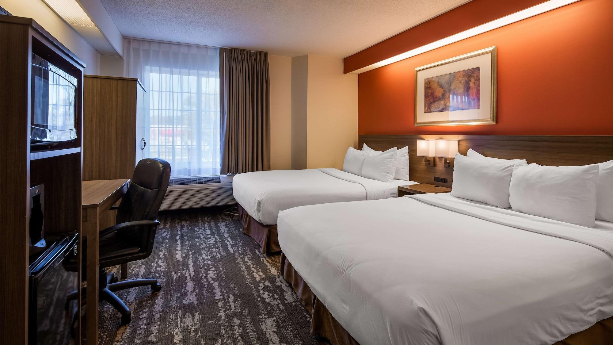 Charlevoix Inn & Suites Surestay Collection By Best Western Exterior foto