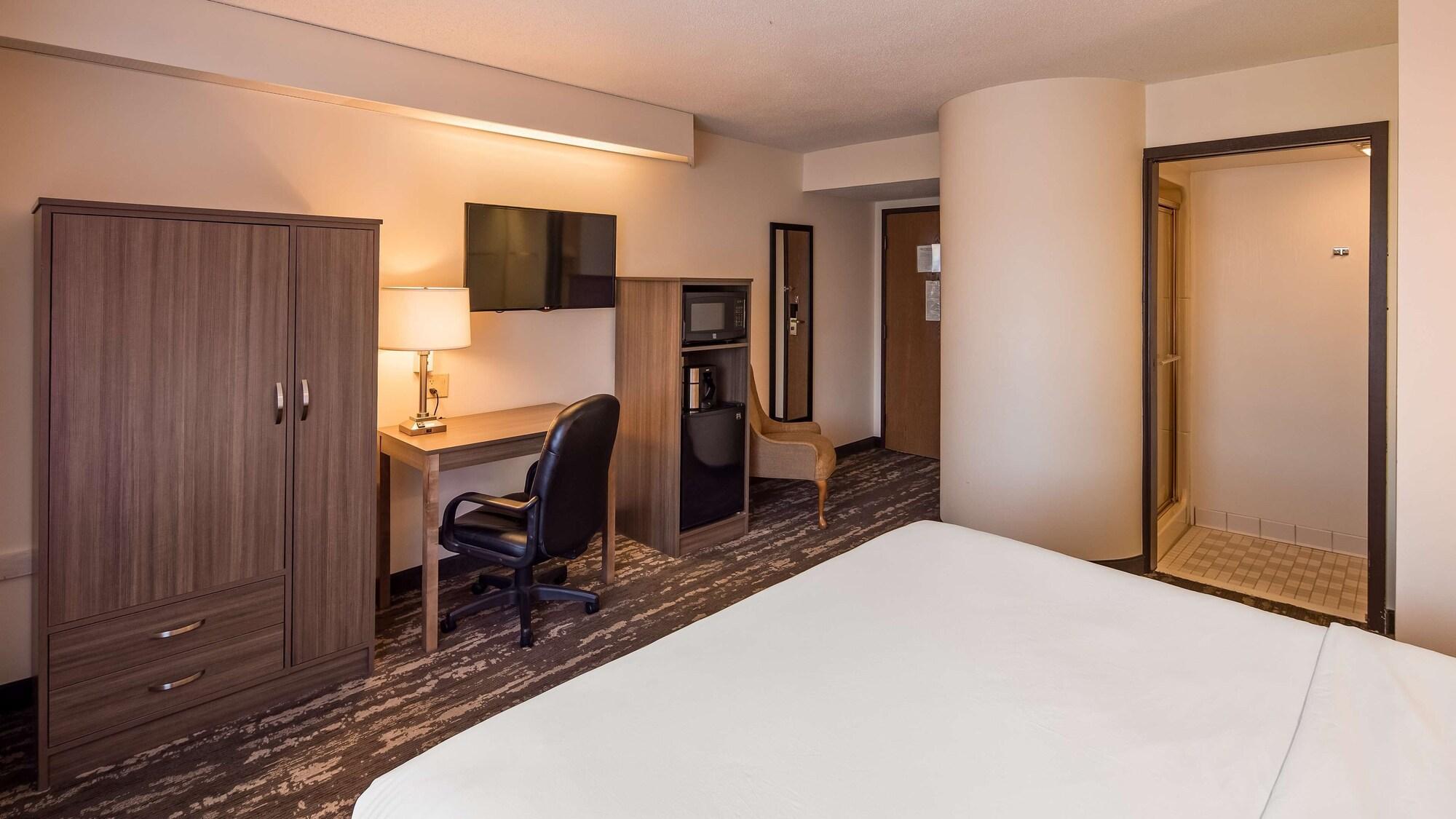 Charlevoix Inn & Suites Surestay Collection By Best Western Exterior foto
