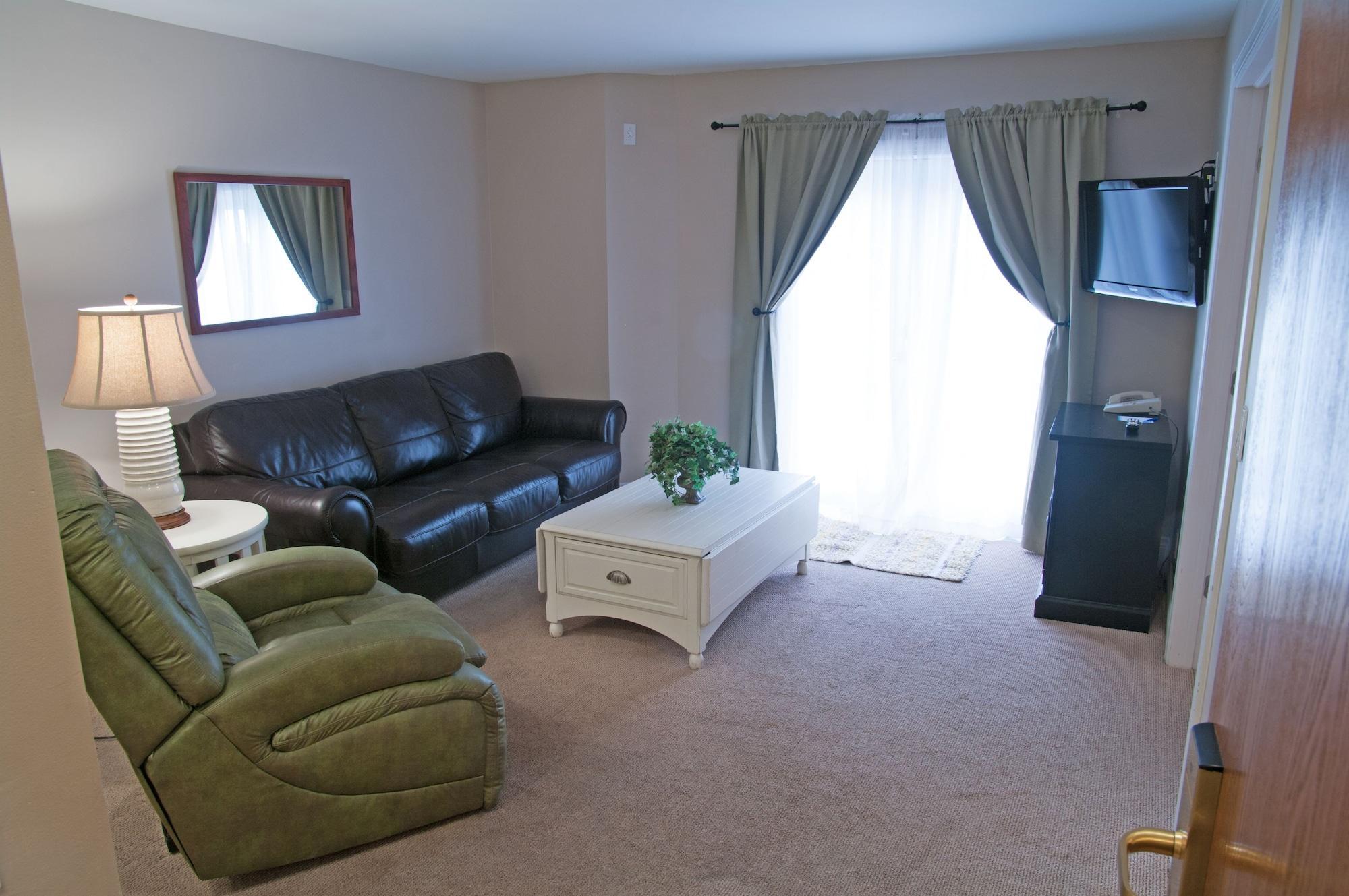 Charlevoix Inn & Suites Surestay Collection By Best Western Exterior foto