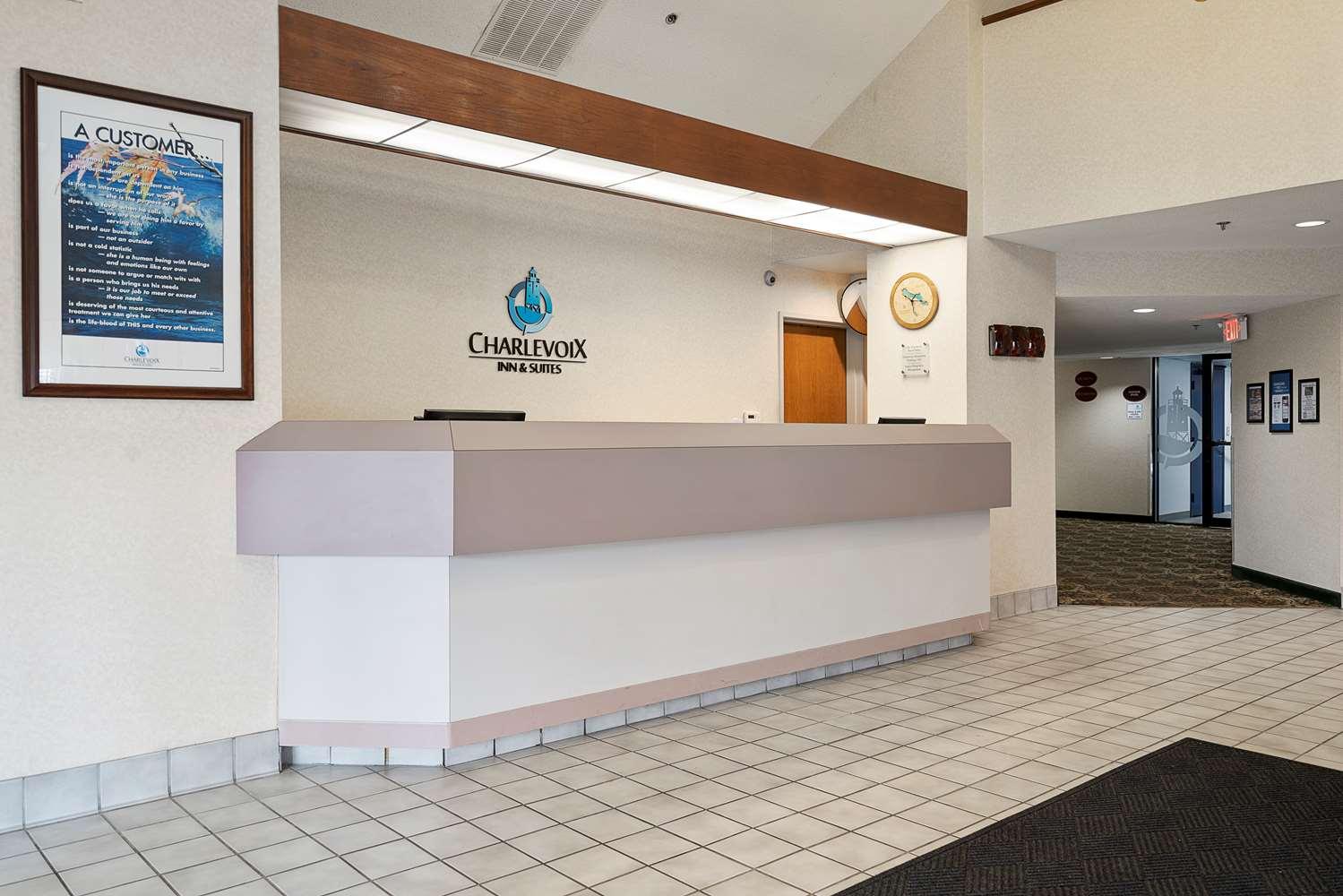 Charlevoix Inn & Suites Surestay Collection By Best Western Exterior foto