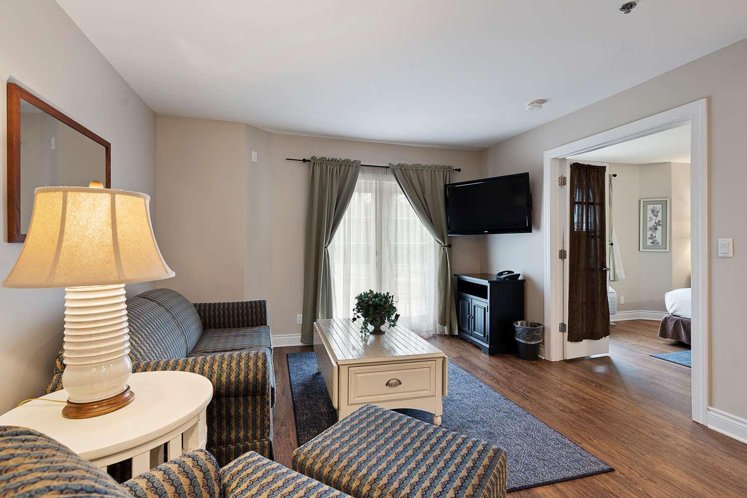Charlevoix Inn & Suites Surestay Collection By Best Western Exterior foto