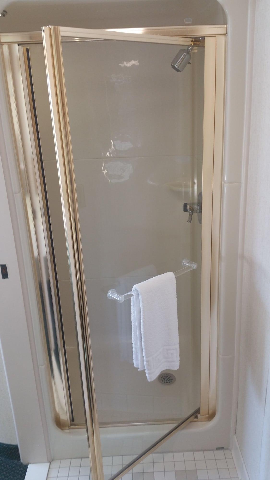 Charlevoix Inn & Suites Surestay Collection By Best Western Exterior foto