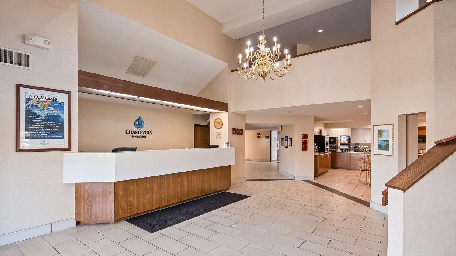 Charlevoix Inn & Suites Surestay Collection By Best Western Exterior foto