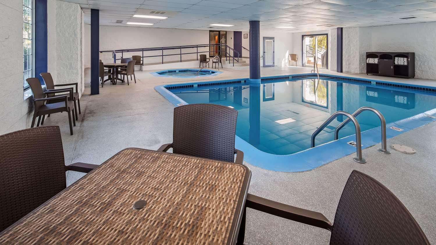 Charlevoix Inn & Suites Surestay Collection By Best Western Exterior foto