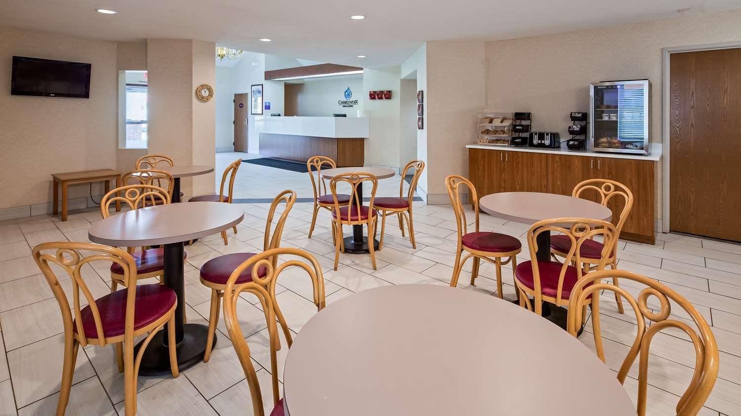 Charlevoix Inn & Suites Surestay Collection By Best Western Exterior foto