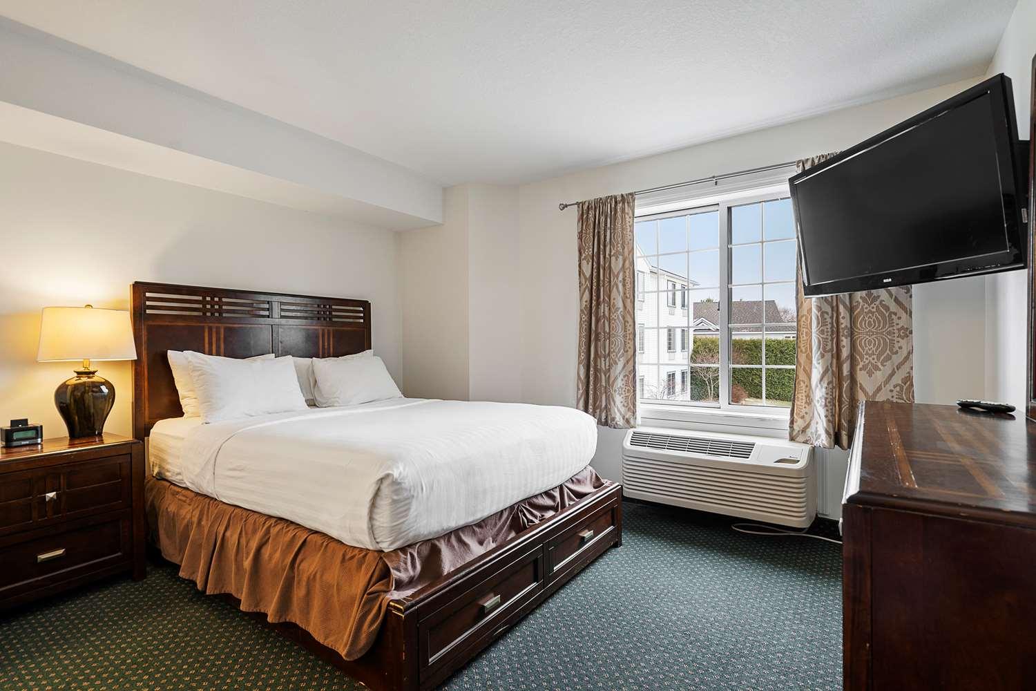 Charlevoix Inn & Suites Surestay Collection By Best Western Exterior foto