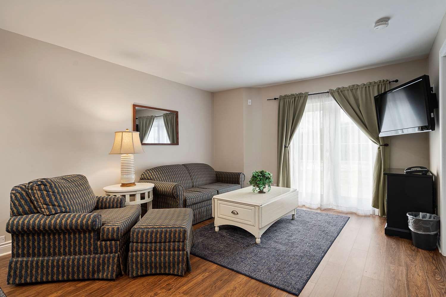 Charlevoix Inn & Suites Surestay Collection By Best Western Exterior foto